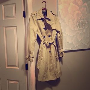 Classic and timeless trench coat from H&M
